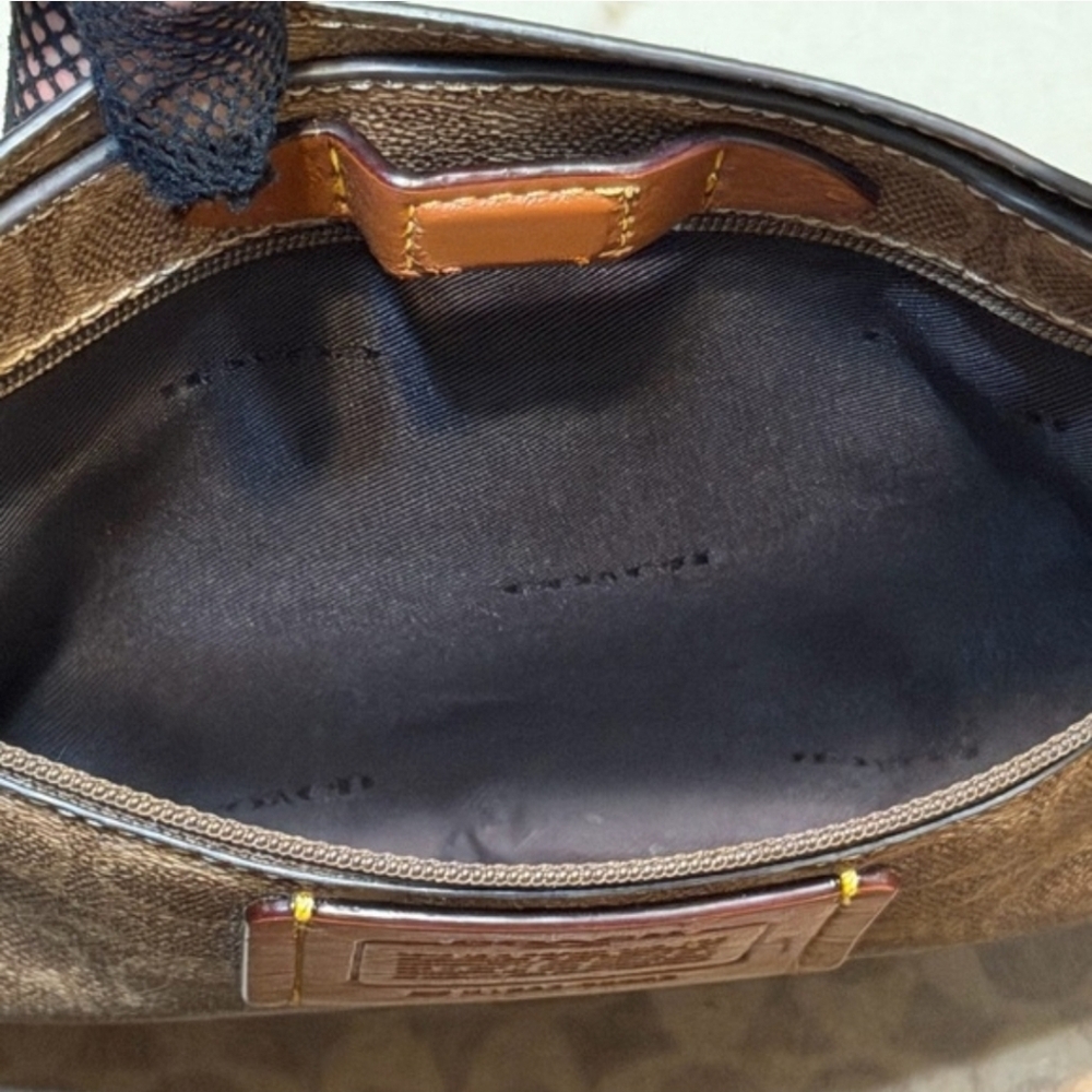 Coach Tote & Wallet EUC - Picture 9 of 10